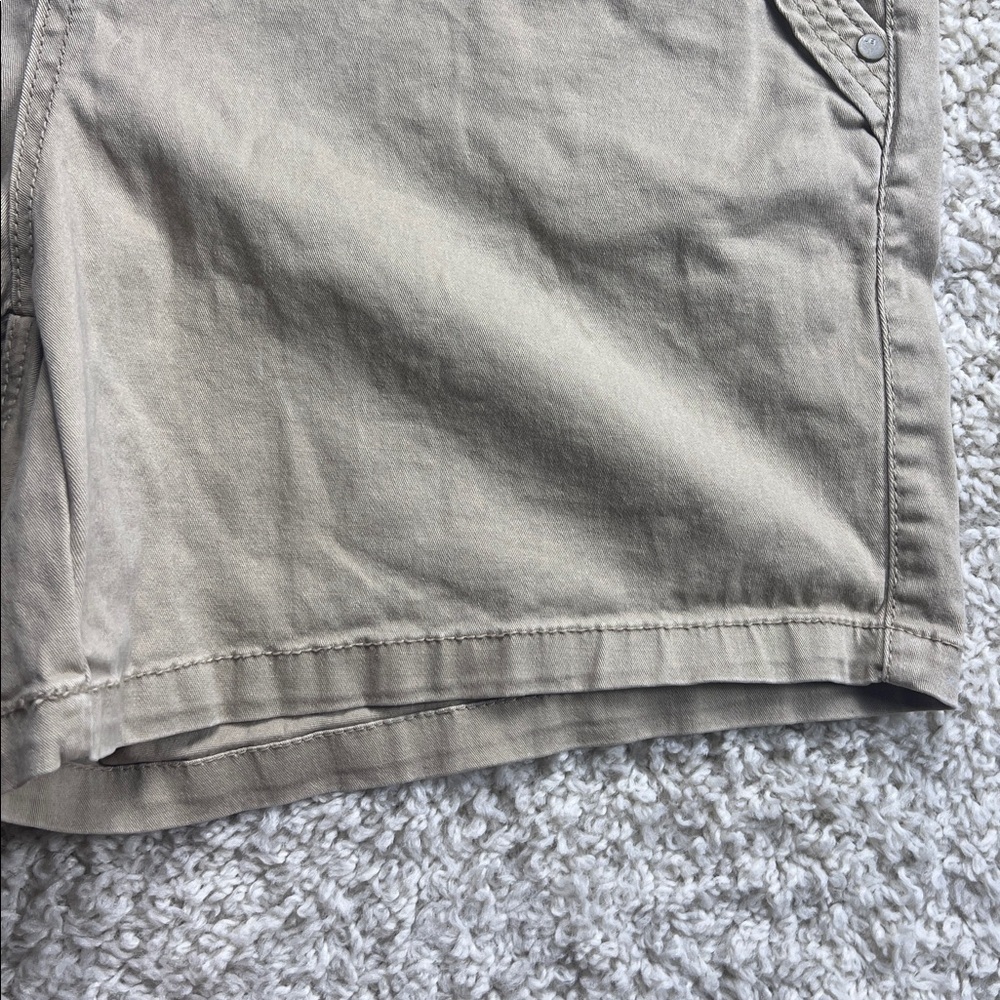 JUNIOR UNIONBAY LIGHT TAN SHORTS SIZE 17 GUC - Picture 3 of 9